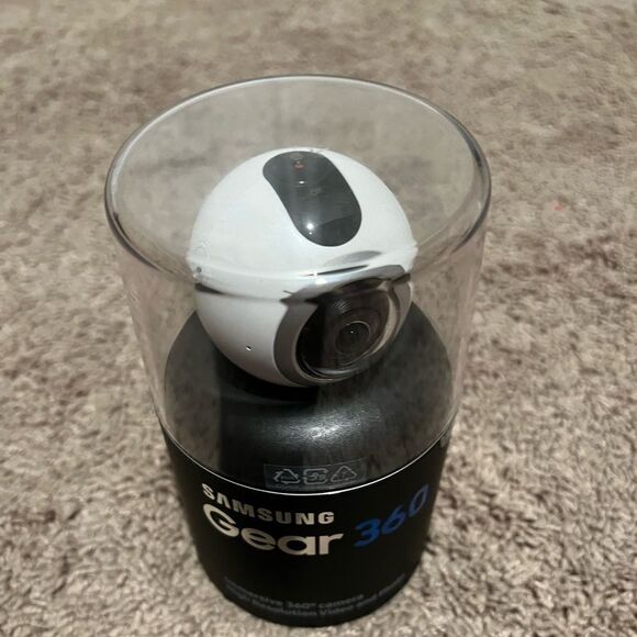 Samsung Gear 360 Real 360° High Resolution VR Camera - Picture 10 of 11